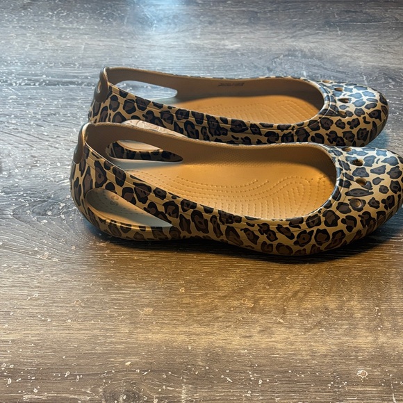 CROCS Women's Animal Print Flats - Picture 4 of 5
